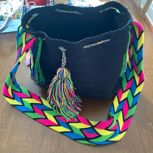NWOT Colorful woven bag from Colombia - Picture 2 of 3